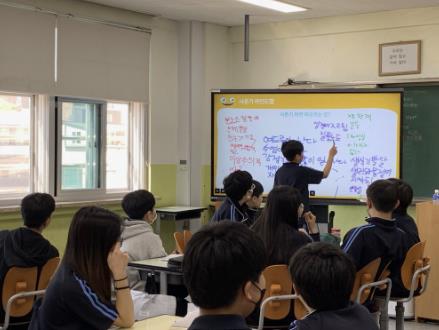 지난해 도봉구 지역 학생들이 성교육 특화 프로그램에 참여하고 있다.