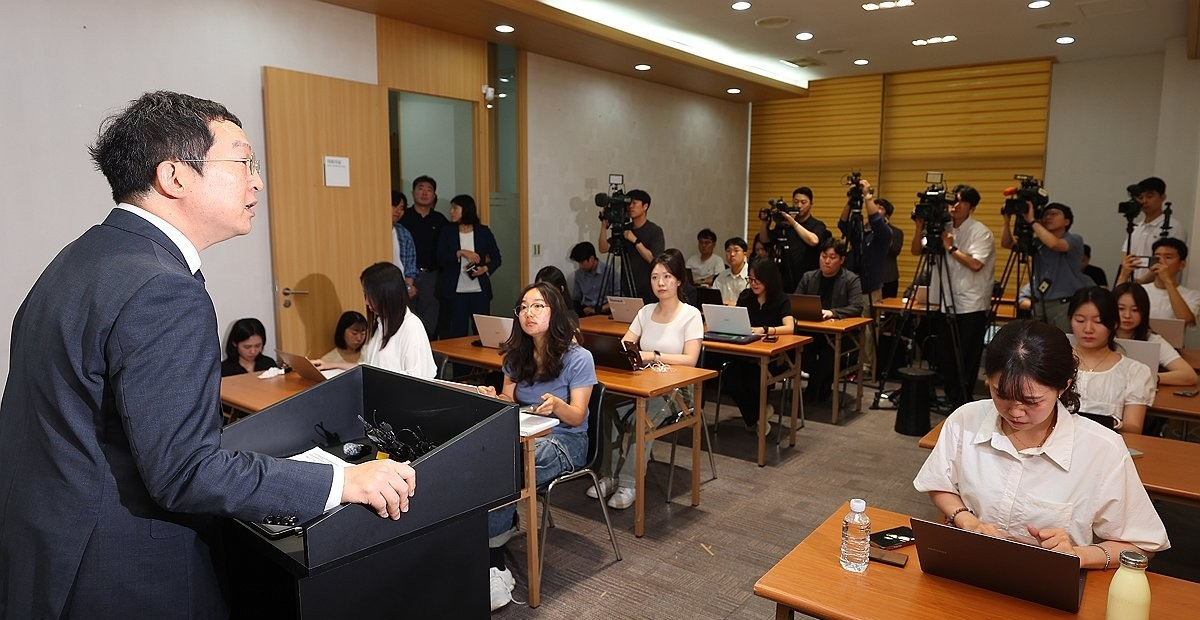 브리핑하는 정민영 특검보(사진=연합뉴스)