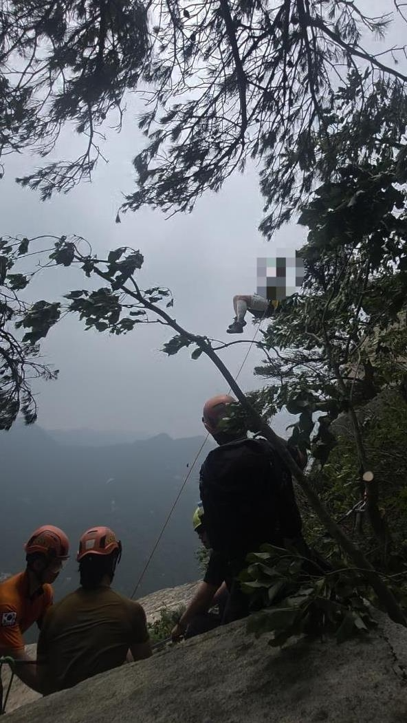 북한산 등산객 구조(사진=연합뉴스)