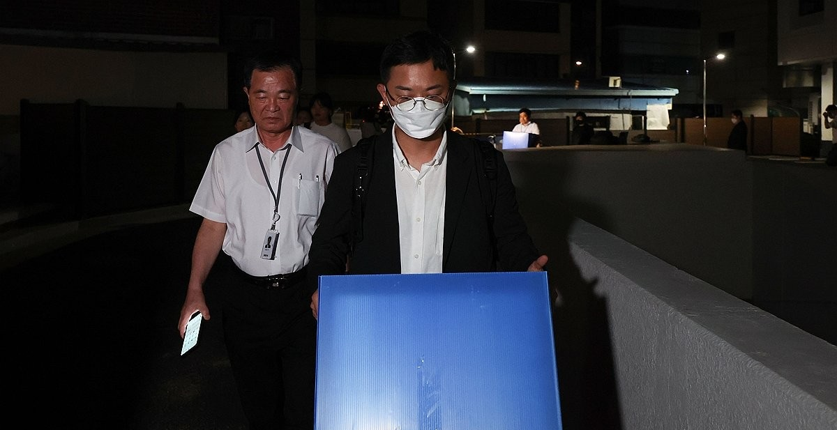 압수품 옮기는 김건희 특검팀(사진=연합뉴스)