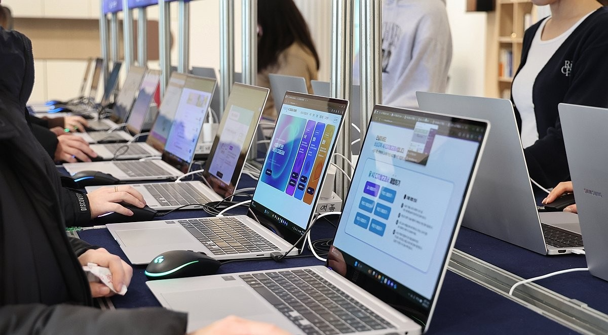 3월 도입 앞둔 AI 디지털교과서 상설전시회(사진=연합뉴스)