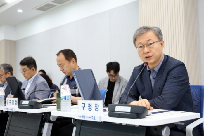 장인홍 구청장이 반부패 청렴·인권 교육에서 인사말을 하고 있다.