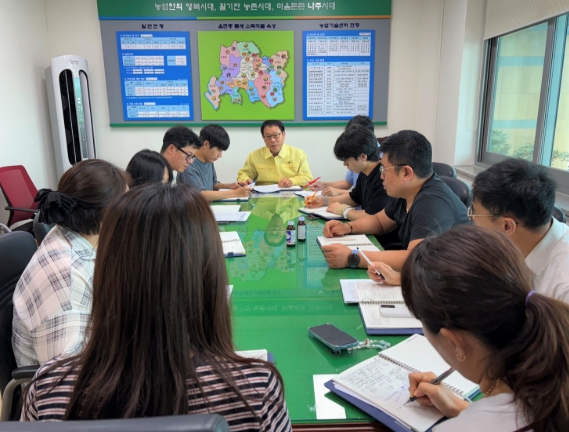 나주시가 이른 폭염에 선제적으로 대응하기 위해 농업재해대책 상황실을 운영중인 모습. (사진제공-나주시)