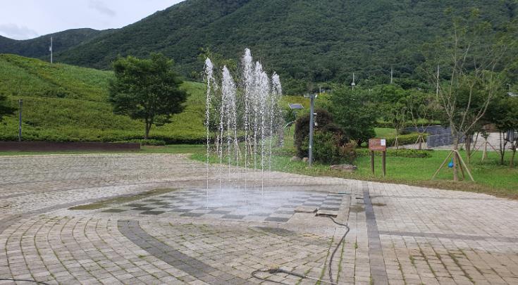 동구리 호수공원 바닥분수 가동 모습