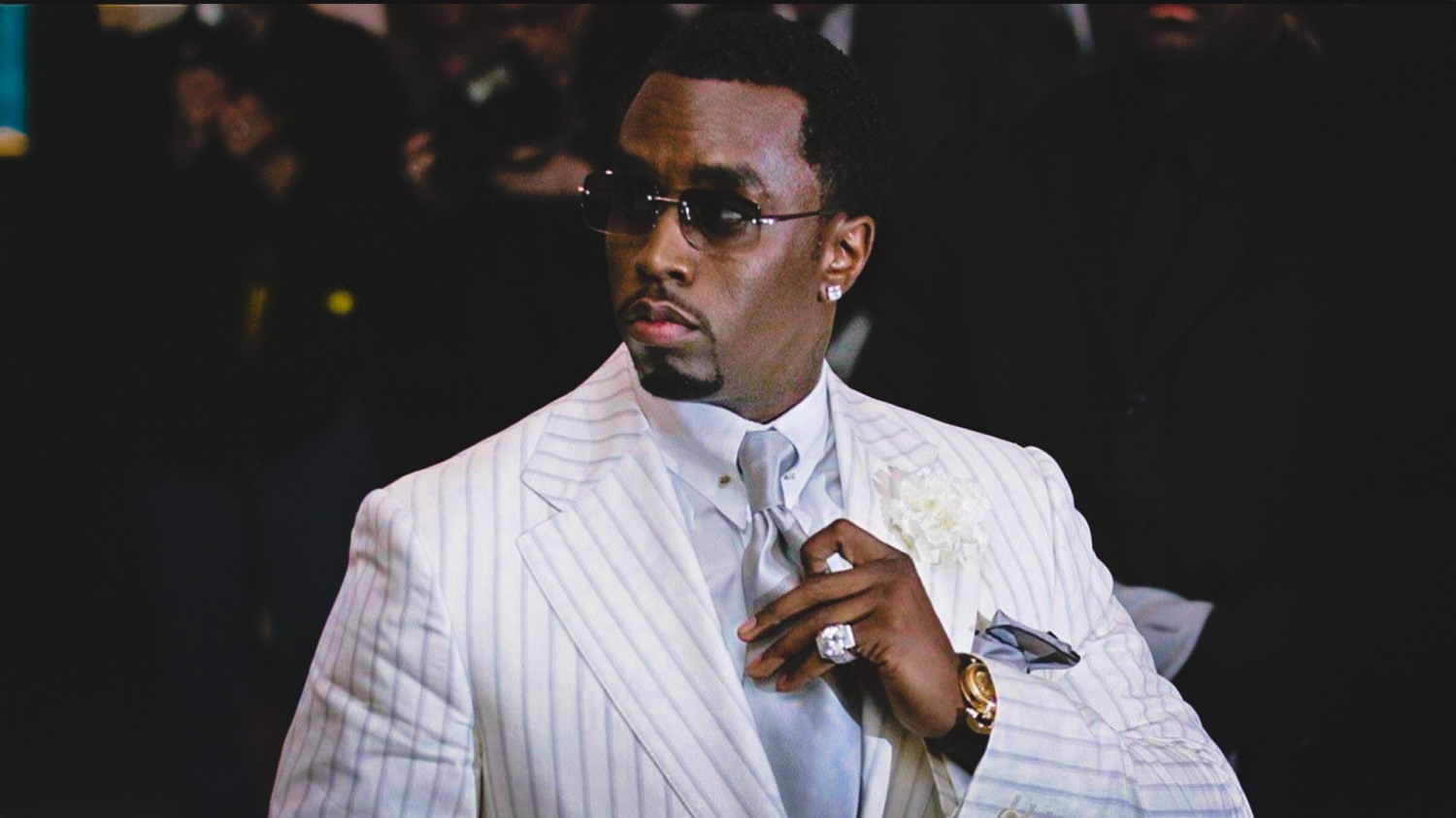 퍼프대디(션 콤즈)가 매춘 목적 운송 혐의로 유죄 판결을 받았으나, 공갈 음모와 성매매·인신매매 혐의는 무죄로 결론나 논란이 되고 있다. 가정폭력과 성범죄 전문 전직 검사이자 임상심리학 박사인 미쉘 샤네스 박사는 법원의 '강압적 통제' 증거 배제와 피해자 비난 태도를 비판하며 피해자 중심의 법체계 개혁을 촉구했다. / 사진출처=퍼프대디 인스타그램