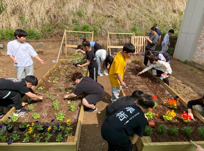 나주시가 꿈틀어린이 학교치유텃밭교실 프로그램을 성공적으로 마무리했다