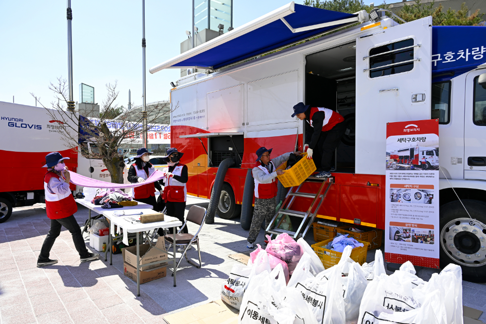 현대자동차그룹이 집중호우 피해 복구를 위한 성금 20억원을 전달하고 긴급 복구 지원 활동에 나섰다.(사진=현대차그룹)