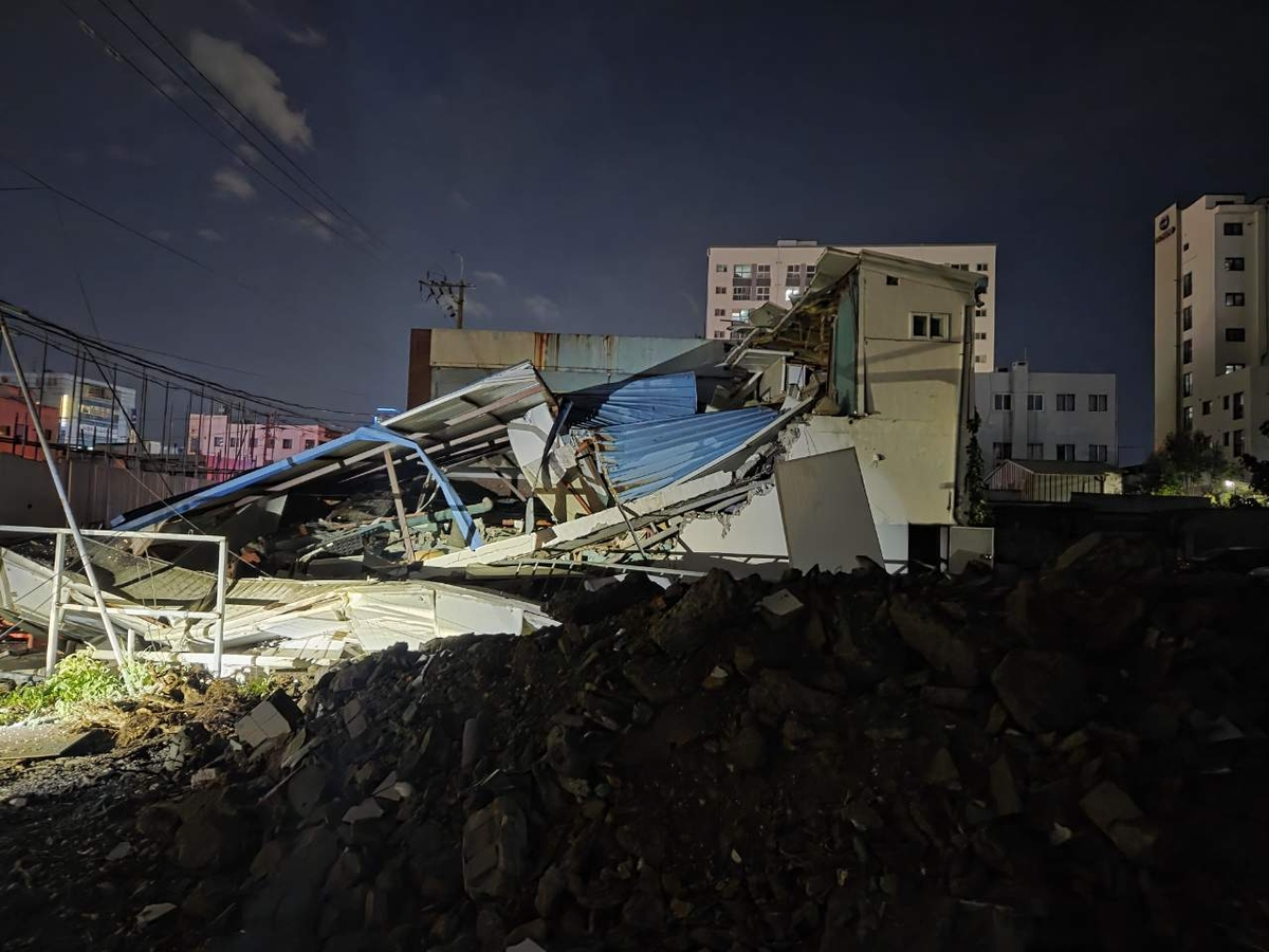 붕괴한 폐건물(사진=연합뉴스)