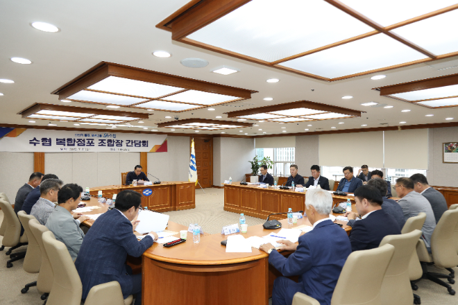 노동진 수협중앙회장이 지난 21일 수협중앙회 본사에서 '복합점포 조합장 간담회'를 주재하고 있다.(사진=수협중앙회)