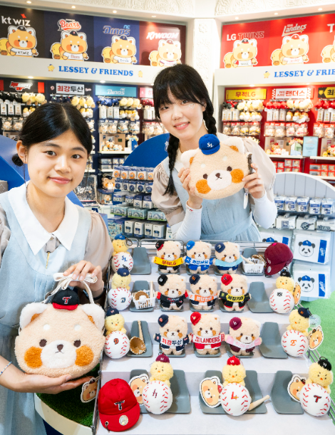 에버랜드 "KBO 콜라보 '최강레시' 한정판 굿즈 인기"