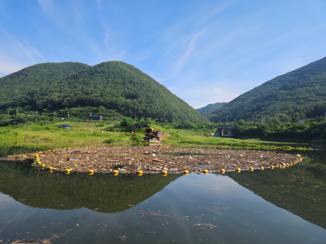 수자원공사, 집중호우 부유물 3만 3000㎥ 1차 방어..."신속 수거에 총력"