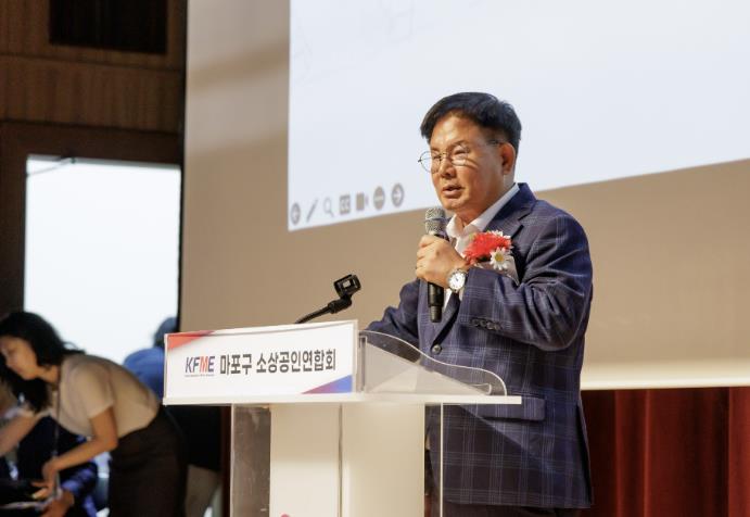 소상공인 연합회 발대식에 참석한 박강수 마포구청장