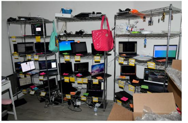 크리스티나 채프먼이 자택서 운영한 노트북 농장 모습.(사진=미국 법무부 보도자료)