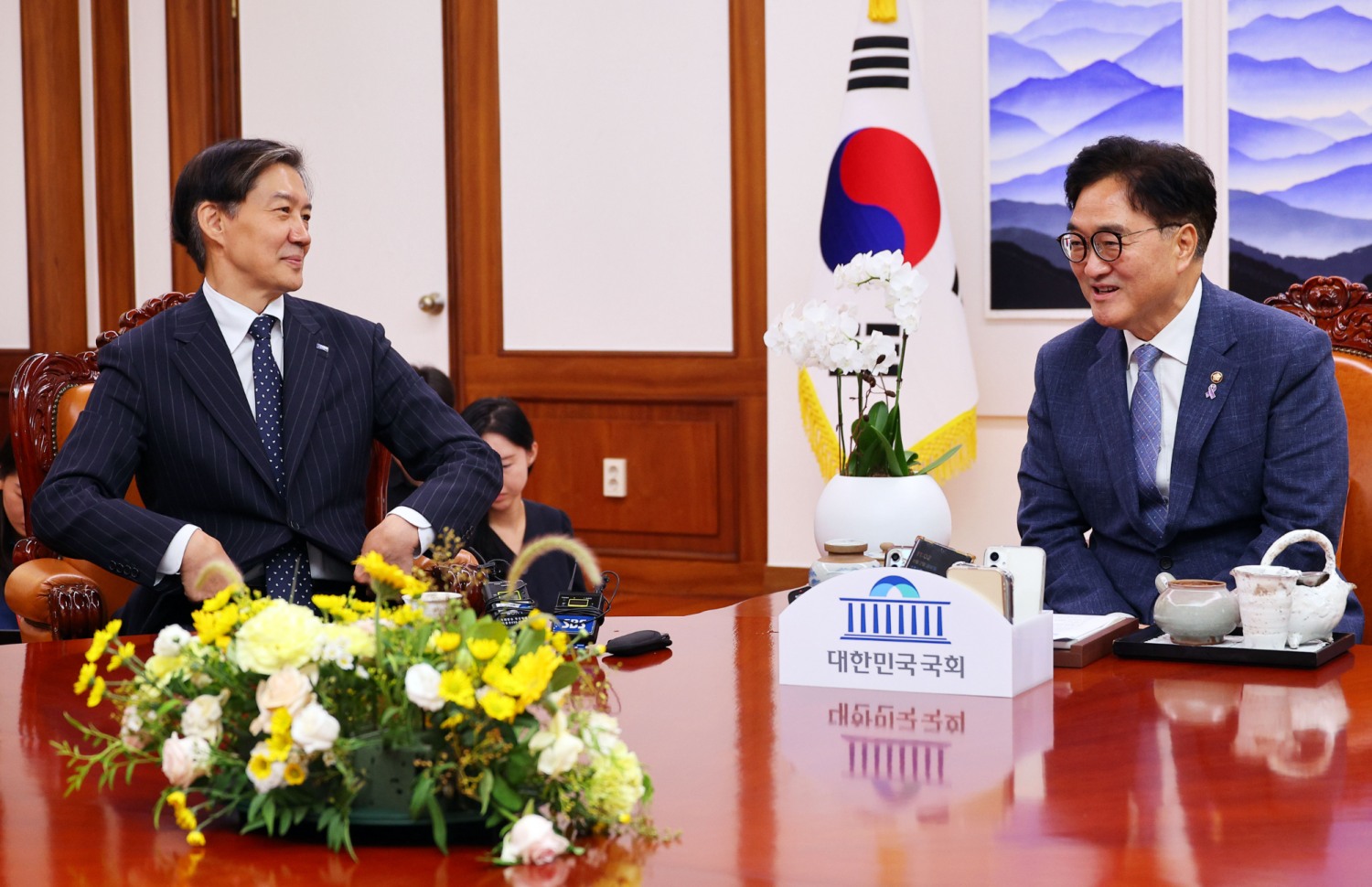 우원식 국회의장(오른쪽)과 조국 전 대표. 사진=연합뉴스