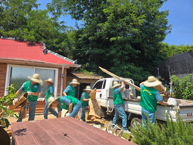 수해복구현장.(사진제공=법무부)
