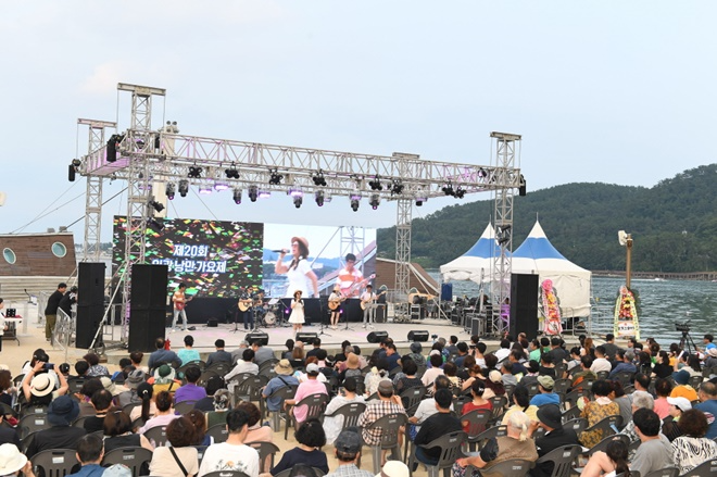 지난해 개최한 제20회 일광낭만가요제 행사모습.(제공=부산 기장군)