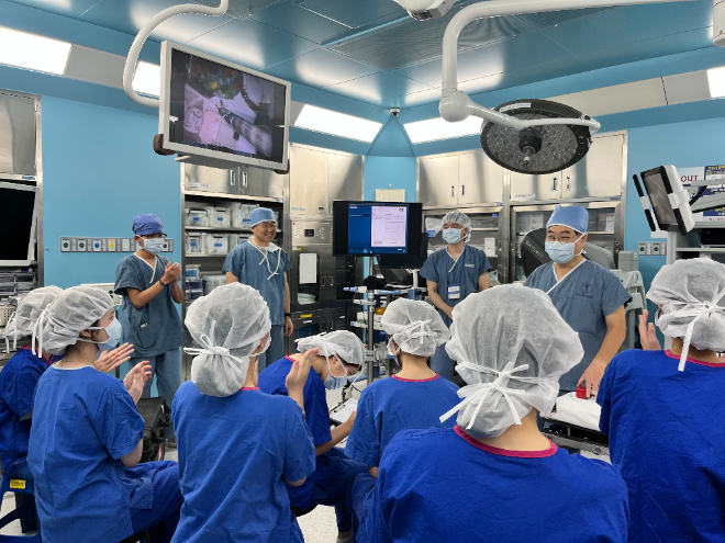 경기도 소재 고교생, 아주대병원 로봇수술센터서 미래 의술 체험