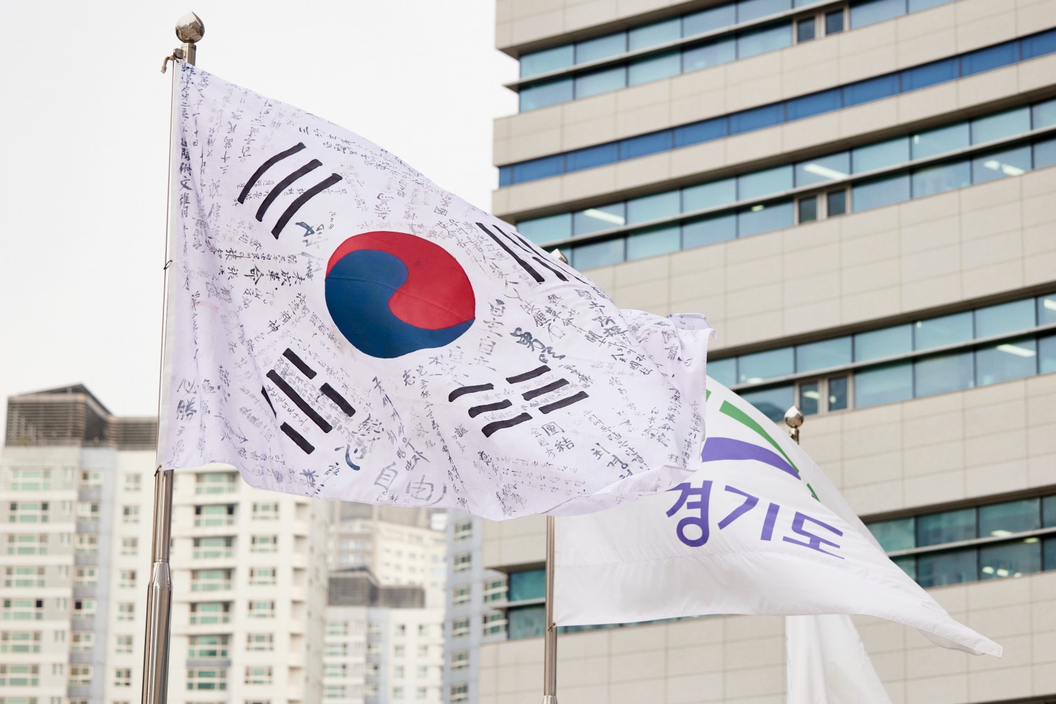 광복군 태극기 게양