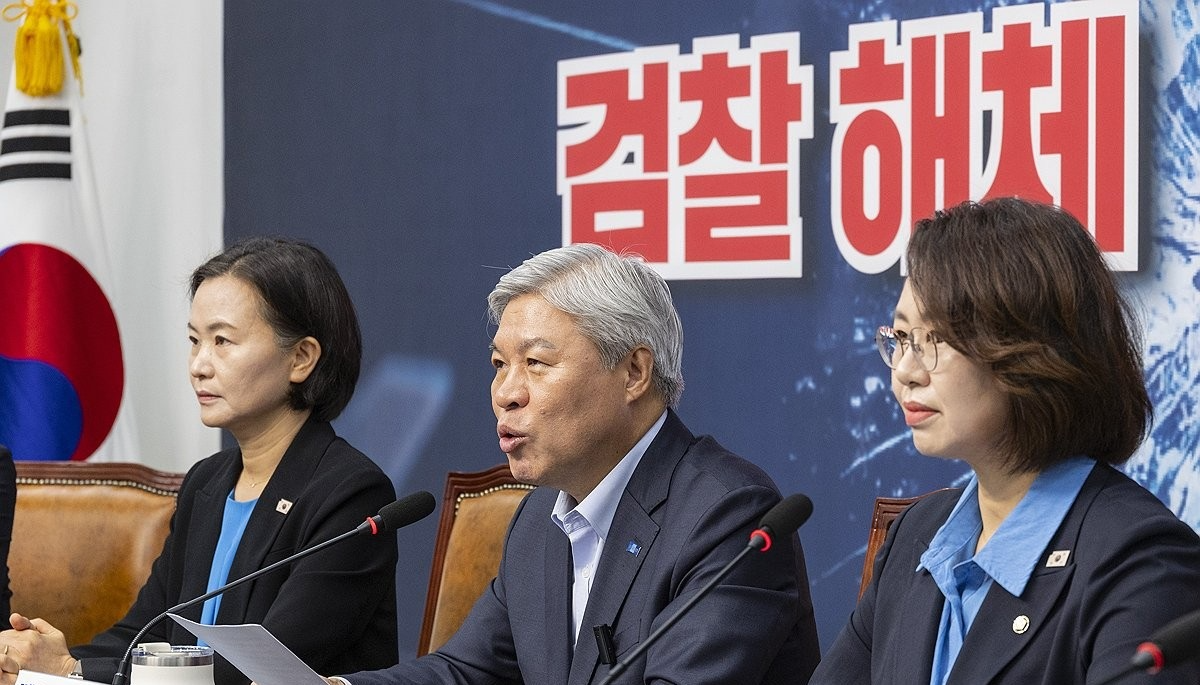 조국 사면 뒤 열린 조국혁신당 의원총회(사진=연합뉴스)