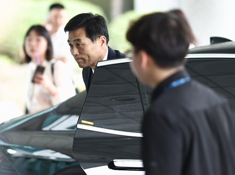 김민기 (가운데) 국회사무총장 (사진=연합뉴스)