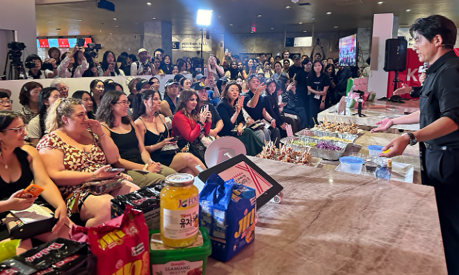 aT, 토론토 K-EXPO서 라면·김치·소스류 등 한국 농식품 홍보관 운영