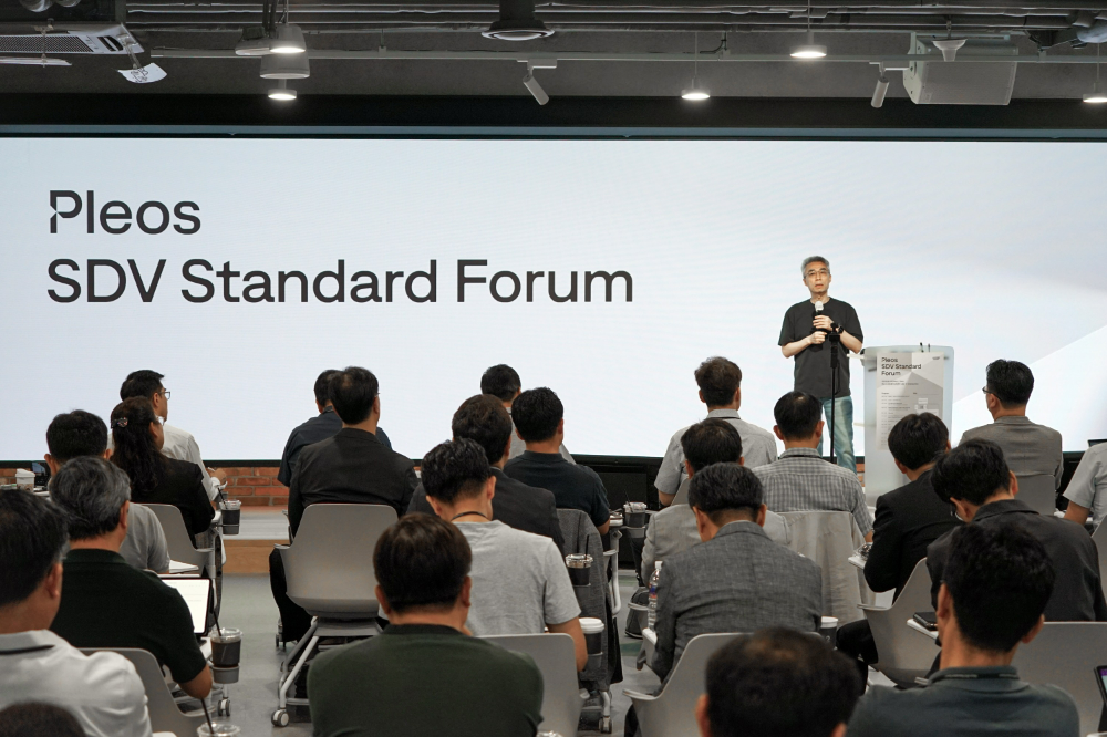 Pleos SDV 스탠다드 포럼에서 현대차•기아 AVP본부장 송창현 사장이 발표하는 모습.(사진=현대차그룹)