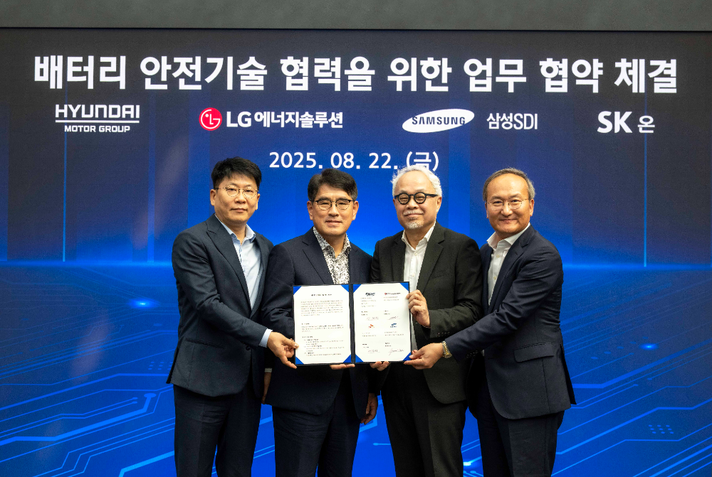 (왼쪽부터) LG에너지솔루션 대표이사 김동명 사장, 현대차·기아 R&D본부장 양희원 사장, 삼성SDI 대표이사 최주선 사장, SK온 대표이사 이석희 사장.(사진=현대자동차)