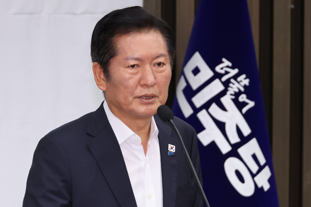 더불어민주당 정청래 대표가 24일 서울 여의도 국회에서 열린 의원총회에서 발언하고 있다.(사진=연합뉴스)