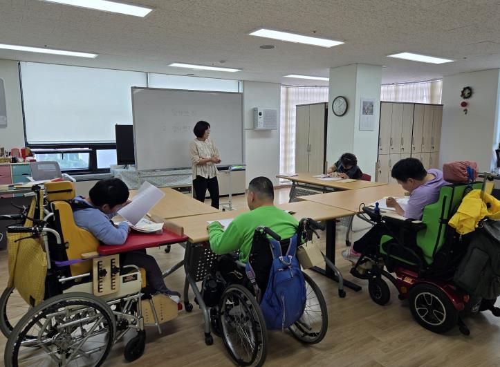 서울 강서구(구청장 진교훈)가 장애인 대상 평생교육의 전문성을 높이기 위한 『2025년 장애인 평생교육 강사 양성과정』을 운영한다.