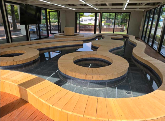 덕산온천관광지 족욕장 전경