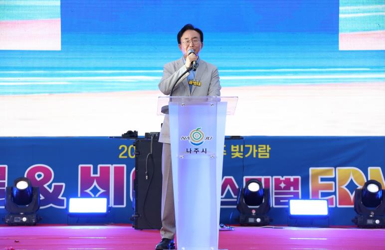 윤병태 시장이 본격적인 페스티벌 행사에 앞서 인사말을 하고 있다.