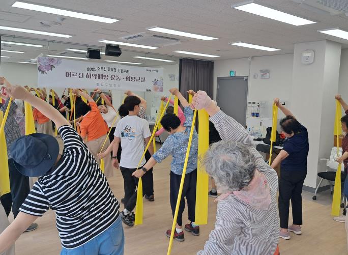 중랑구(구청장 류경기)가 중랑구보건소를 중심으로 생애주기별 맞춤형 건강교육을 활발히 운영하며 구민 건강 증진에 힘쓰고 있다.