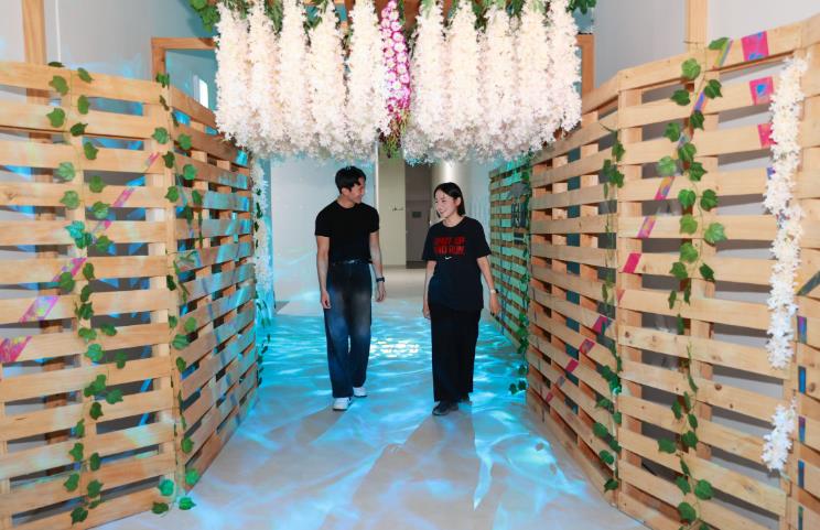 보성군, 차밭을 품은 ‘봇재’ 3층 카페로 새 단장_봇재 3층을 전면 리모델링해 차밭 경관과 빛의 연출을 동시에 즐길 수 있는 새로운 카페 공간으로 조성했다