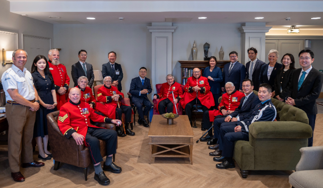 LIG넥스원, ‘첼시 왕립보훈병원’ 방문해 영국군 한국전쟁 참전용사에 감사 전달