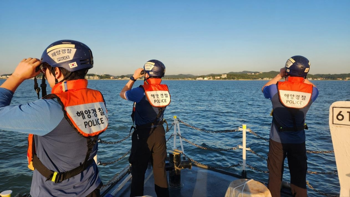 실종자 수색 중인 해양경찰(사진=연합뉴스)