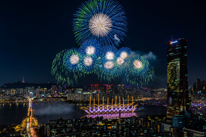 "서울세계불꽃축제, 매년 100만 관람객 운집...대한민국 대표 축제 자리매김"
