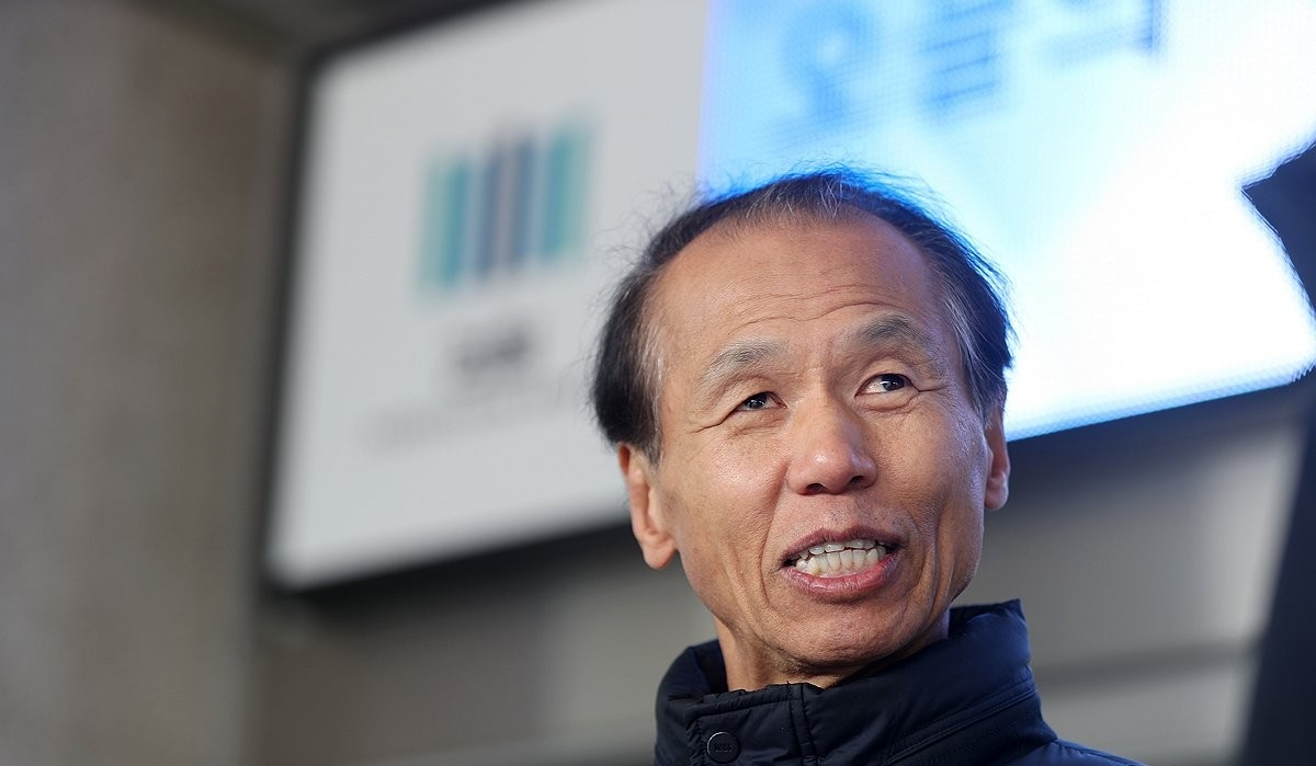 춘천지검에 출석하는 최문순 전 강원지사(사진=연합뉴스)