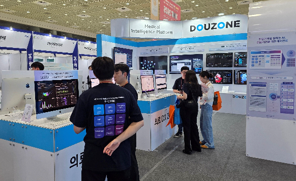 더존비즈온, KHF 2025서 의료 AI 에이전트 기반 지능화 혁신 제시