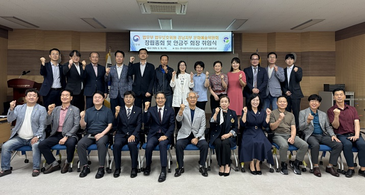 (사진앞줄 우측 5번째 안금주 회장).(사진제공=한국법무보호복지공단 경남지부)