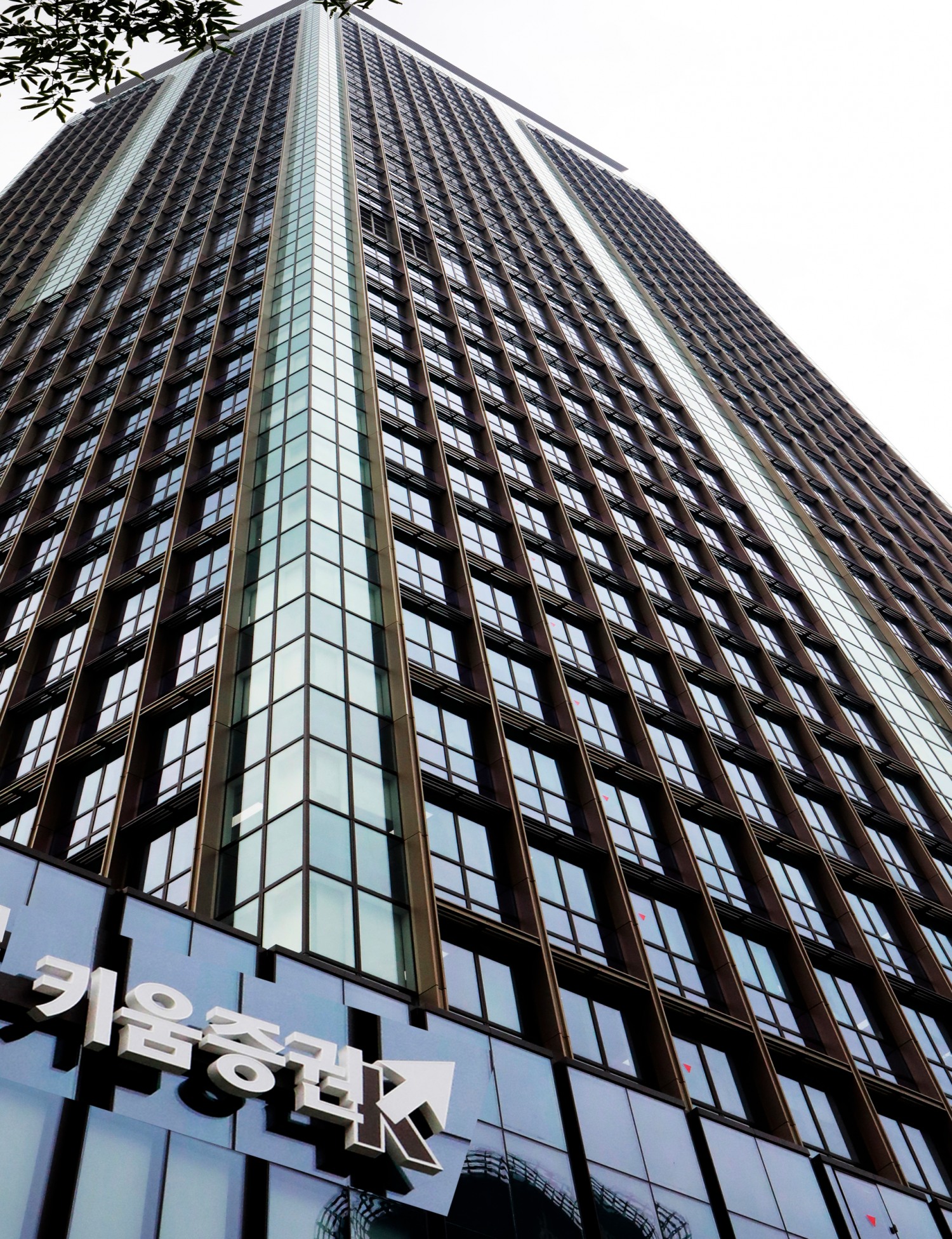 위메이드 '레전드 오브 이미르' ‘발할라’ 던전 최고 층 확장 업데이트