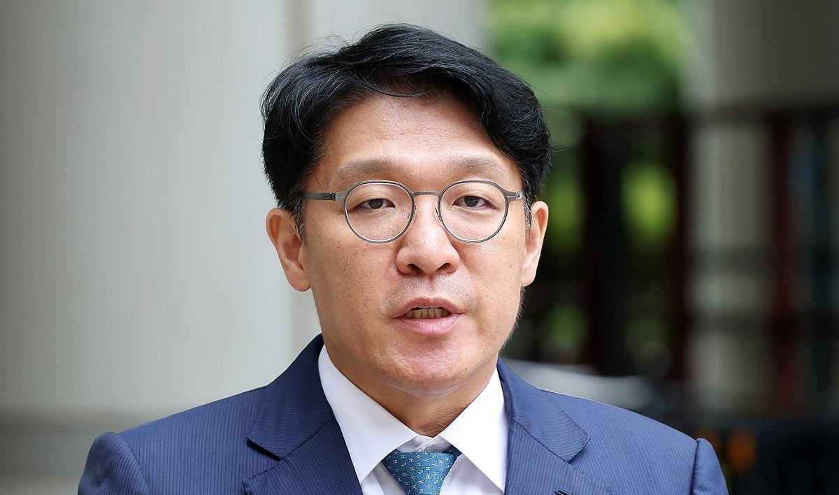 취재진 질문에 답하는 김상민 전 검사(사진=연합뉴스)