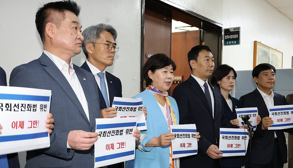 민주당 의원들의 국회 선진화법 준수 요구(사진=연합뉴스)