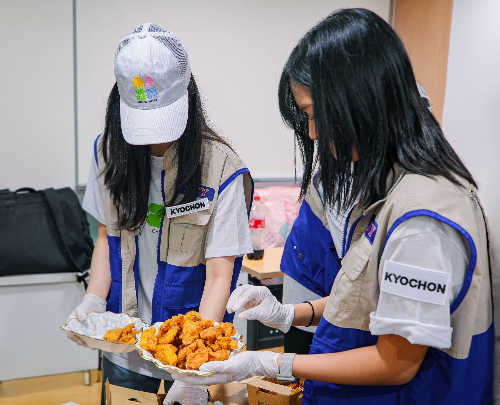 교촌치킨, 대학RCY ‘촌스러버’와 함께 어르신 치매 예방 봉사 진행