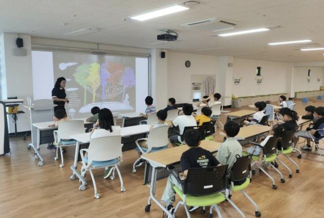 27일 태안군립안면도서관에서 진행된 프로그램 모습