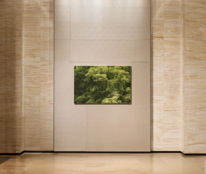 시그니엘 부산 로비에 전시된 유봉상 작가의 작품.작품명_BB20240822. (사진=시그니엘 부산)