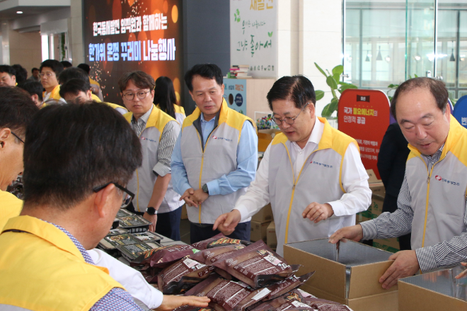 동서발전, 추석맞이 ‘한가위 온정 꾸러미’ 400개 전달