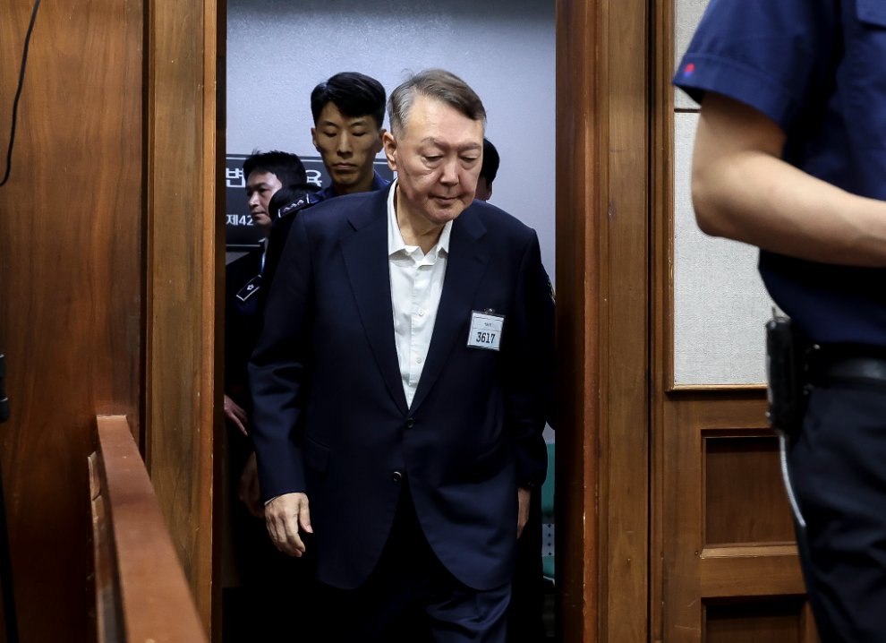 법정 들어서는 윤석열(사진=연합뉴스)