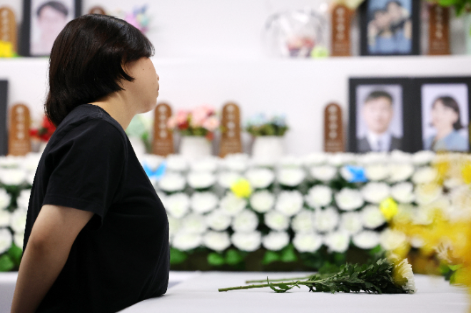 무너지는 제주항공 참사 유가족.(사진=연합뉴스)