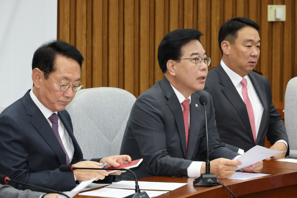 국정감사 대책회의서 발언하는 송언석 원내대표(사진=연합뉴스)