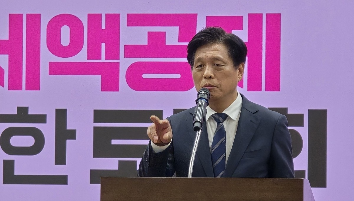 인사하는 더불어민주당 조승래 의원(사진=연합뉴스)